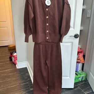 Brown Cardigan Sweater Set with V-neck and Ribbed Texture